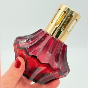 Beautiful fragrance EDEN ribed ruby-red glass with gold accents diffuser lamp